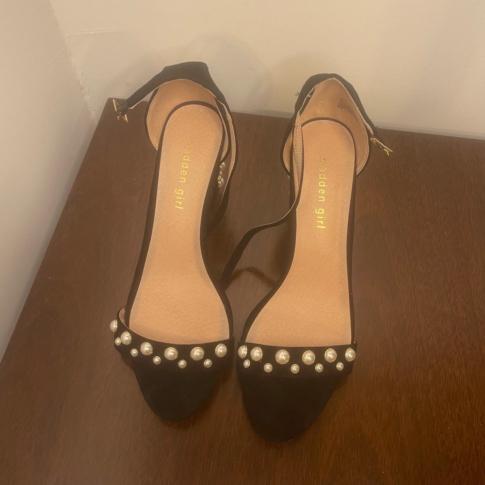 Imitation pearl sandals